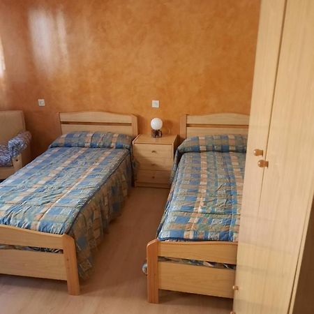 Habitaciones Pension El Parque Sabiñánigo المظهر الخارجي الصورة