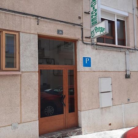 Habitaciones Pension El Parque Sabiñánigo المظهر الخارجي الصورة