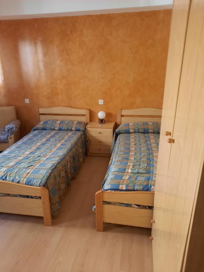 Habitaciones Pension El Parque Sabiñánigo المظهر الخارجي الصورة